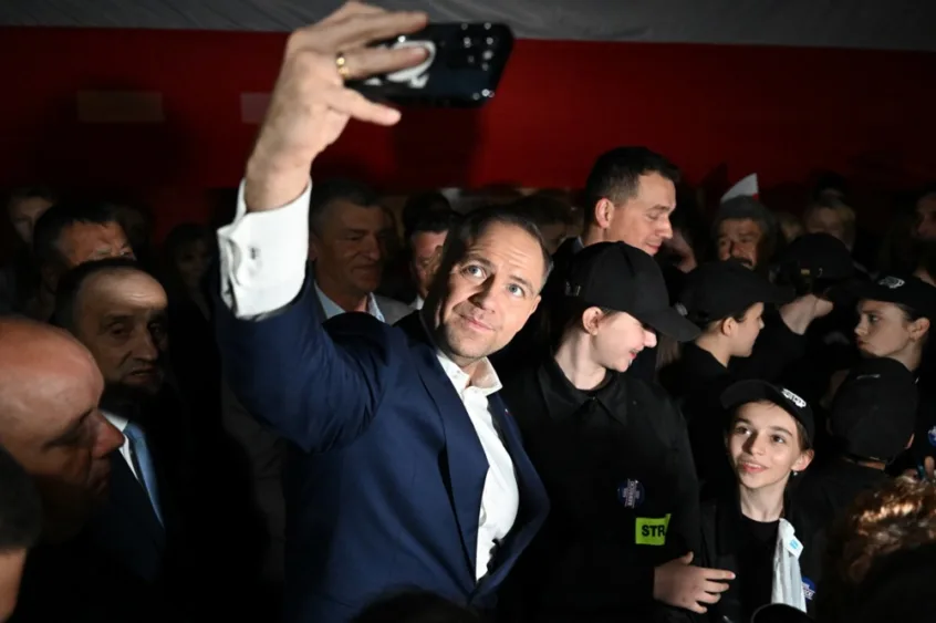 Polish Presidential Candidate Nawrocki Allegedly Poisoned