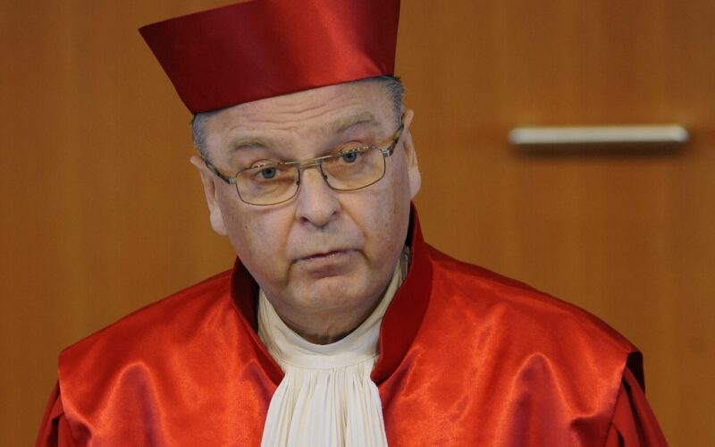 Former Constitutional Court Chief: Establishment Parties Threaten Democracy