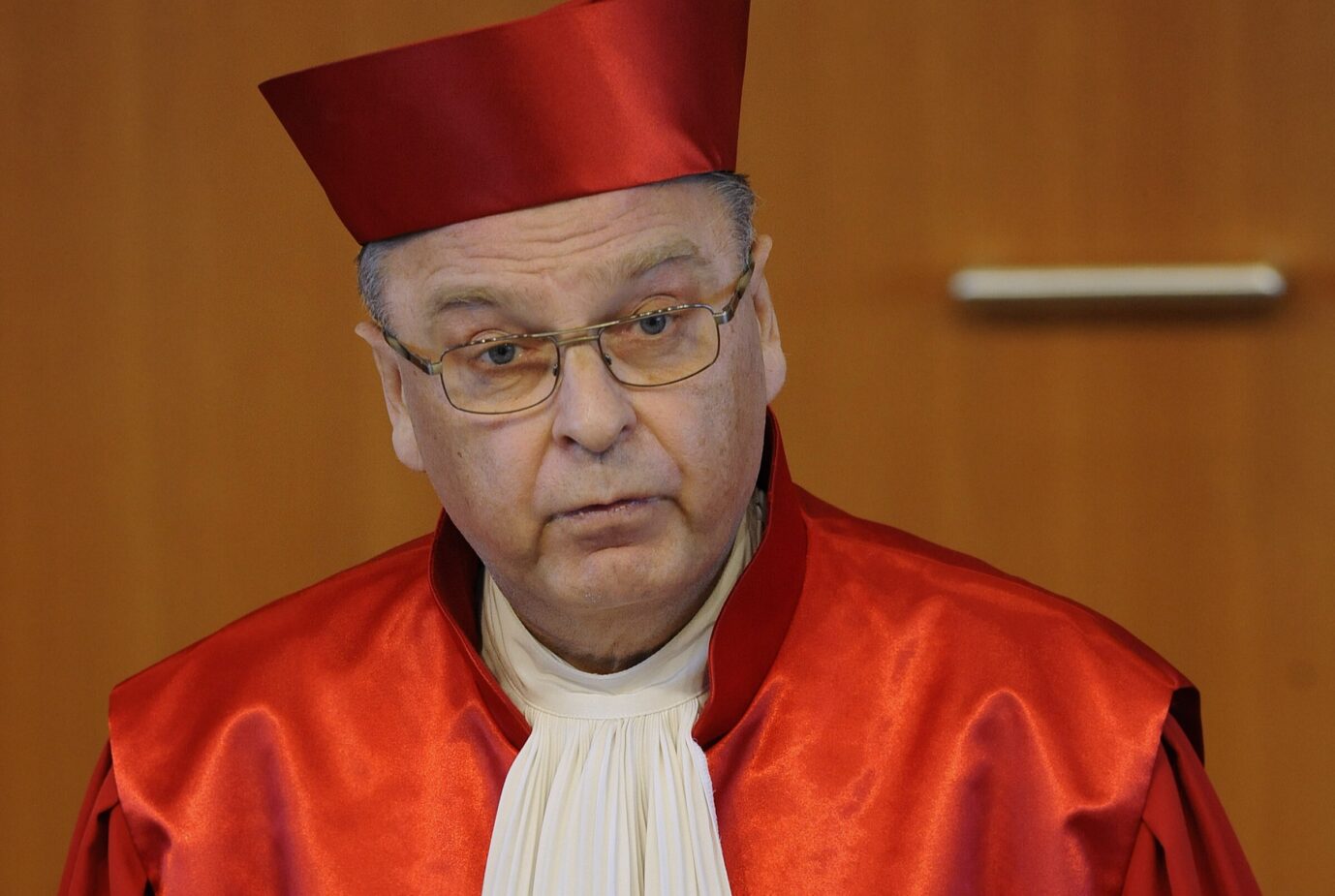 Former Constitutional Court Chief: Establishment Parties Threaten Democracy
