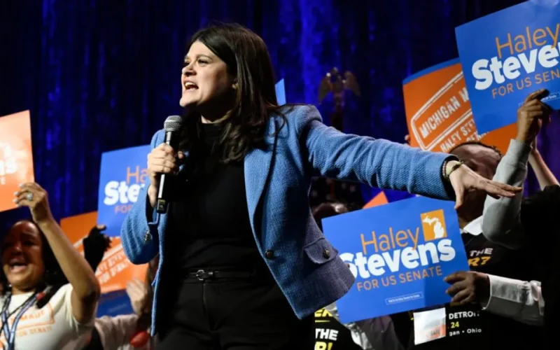 Democratic Establishment Battles Socialist Wing for Control