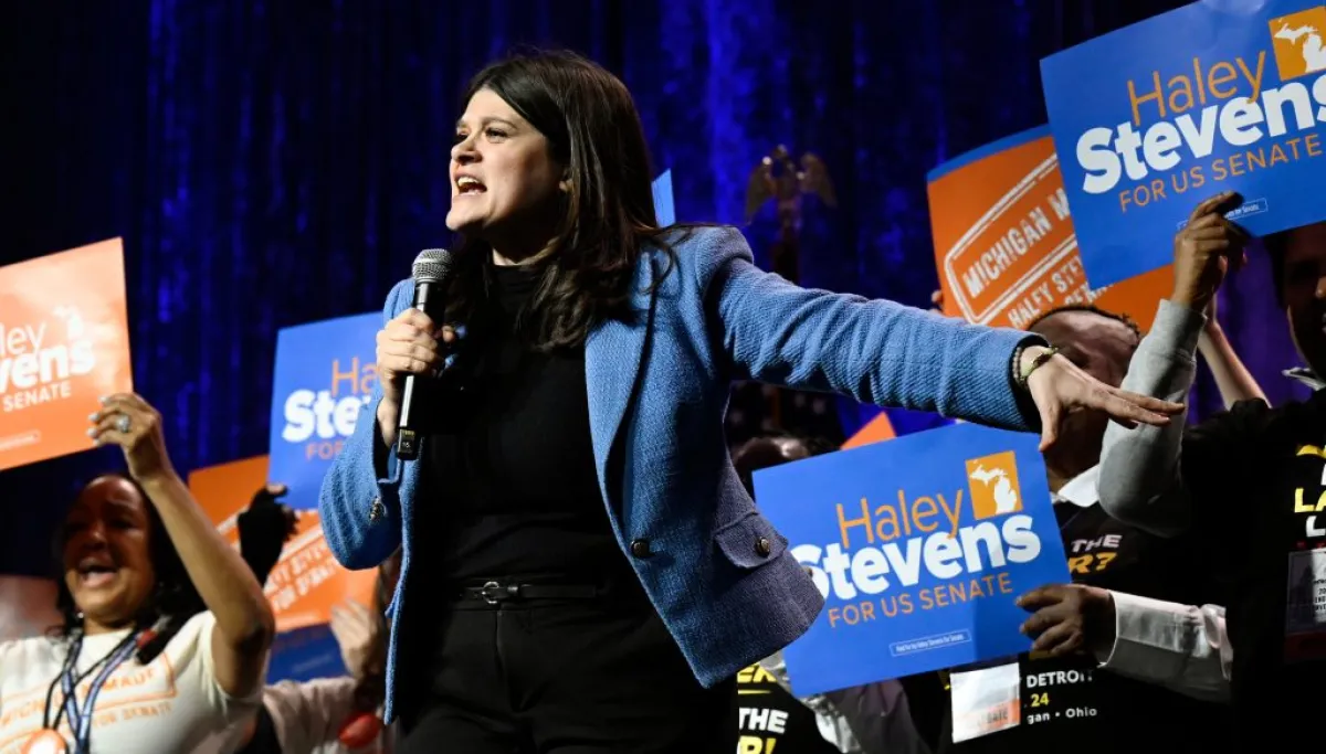 Democratic Establishment Battles Socialist Wing for Control
