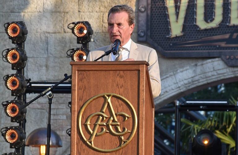 Ex-Commissioner Oettinger Slams von der Leyen’s Economic Record