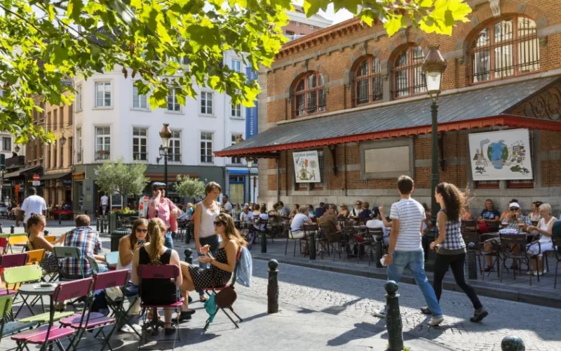 Berlin café owner refuses service to customer in AfD tie