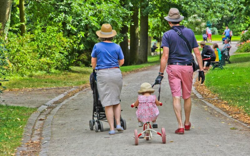 Individualism, Precarity, Marriage Decline: Report Reveals Factors Weakening the Family