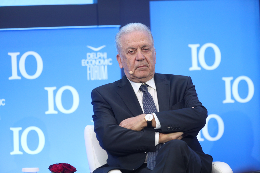 Dimitris Avramopoulos immunity waiver: Unanimously approved by Parliament Ethics Committee
