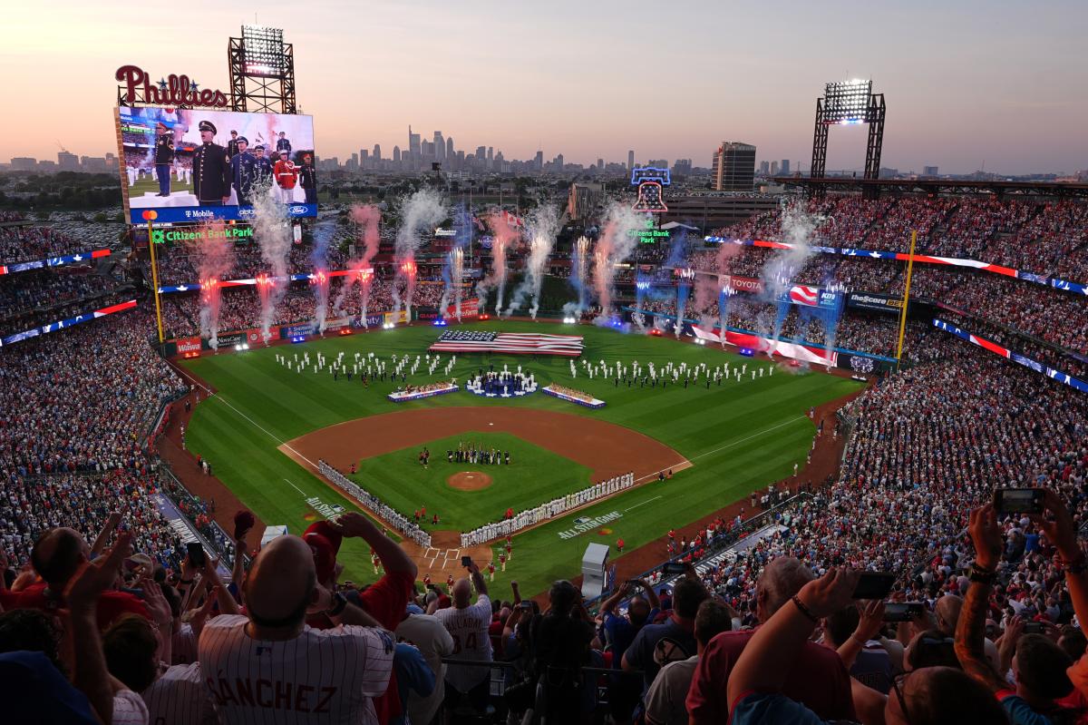 Stand for the anthem and more: Readers sound off on patriotism