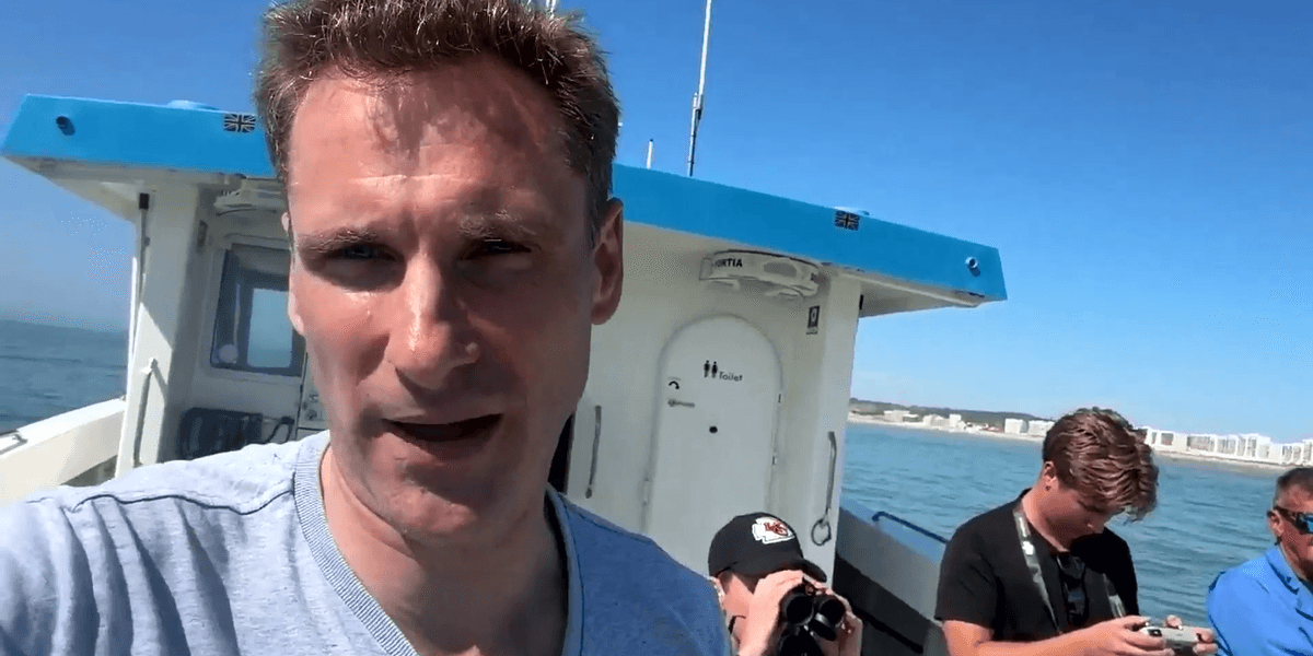 French Navy Waves Goodbye to Migrant Boats Heading to Britain