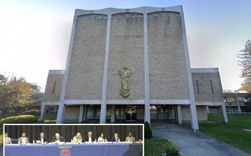 Long Island Residents Oppose All-Boy Muslim Boarding School