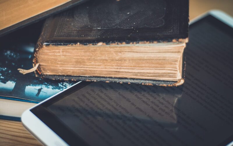 From Horizontal to Vertical Reading: Reclaiming Permanence