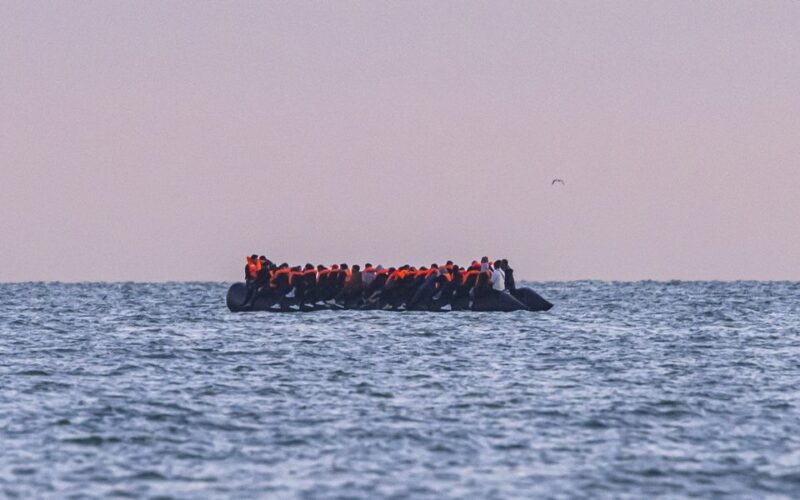 Britain Returns 1,100 Migrants to France Under New Deal