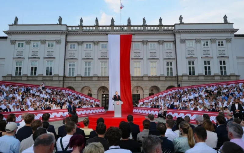 Poland’s Nawrocki Ends First Year in Office Like Rock Star