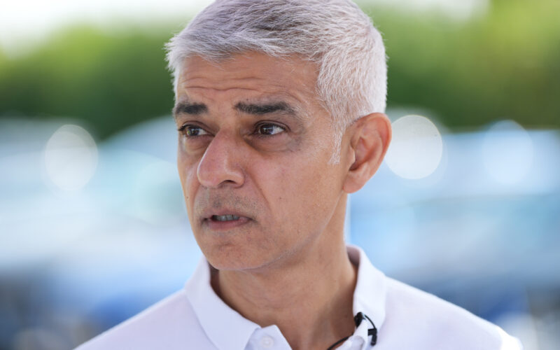 Khan Pressures Burnham on Climate Stance Amid North Sea Oil Row