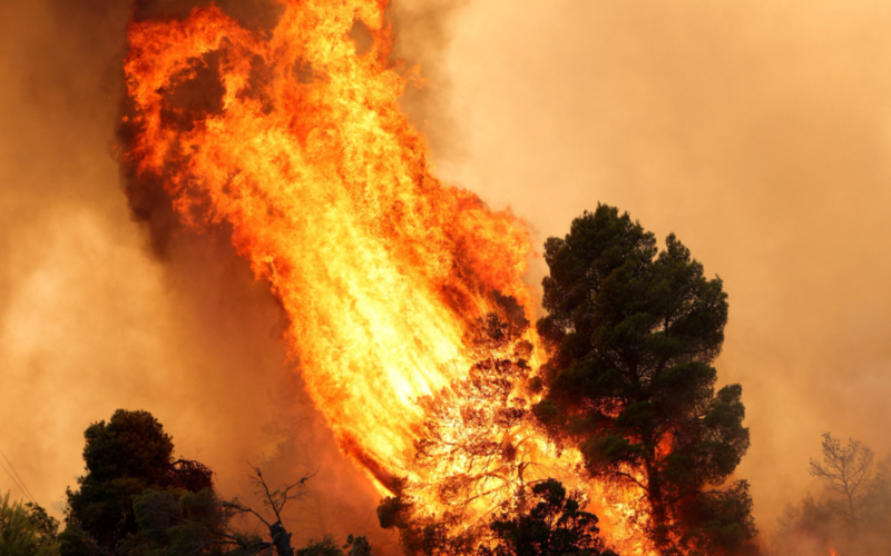 Wildfires rage in northern Greece as crews brace for battle ahead