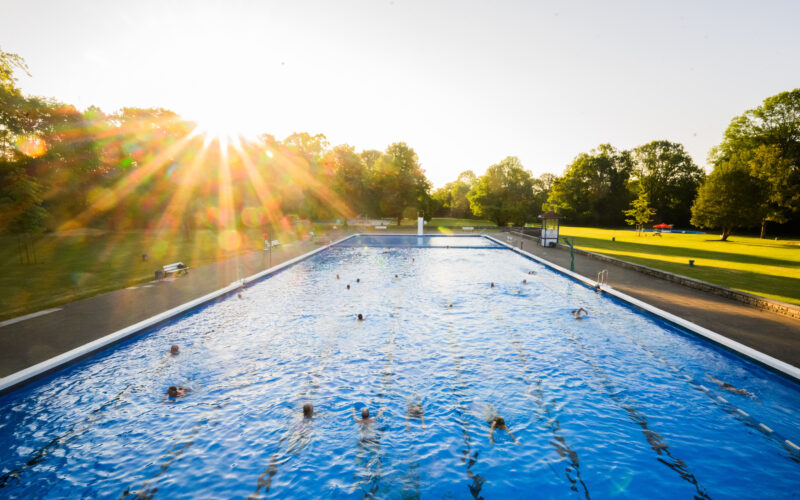 Parent Quits Public Pool Over Burkinis and Safety Concerns