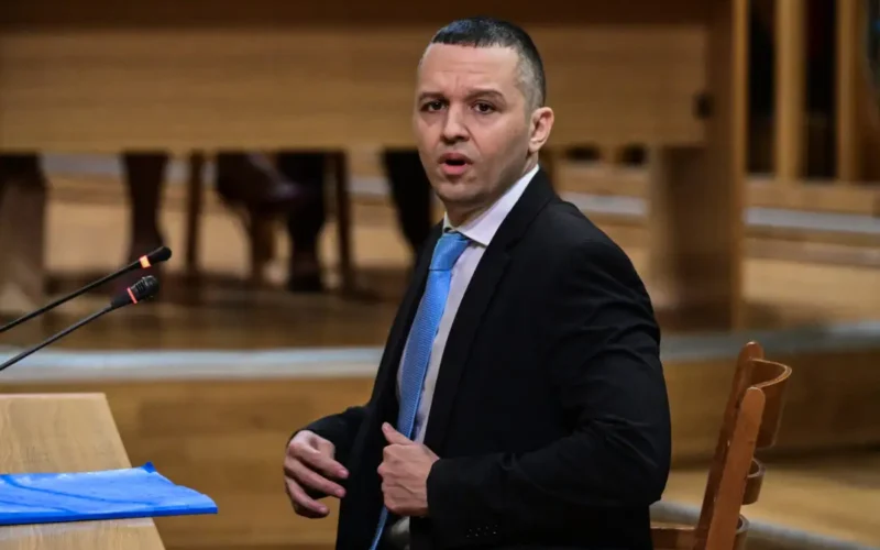 Kasidiaris’ brother sets fire to conservative camp!