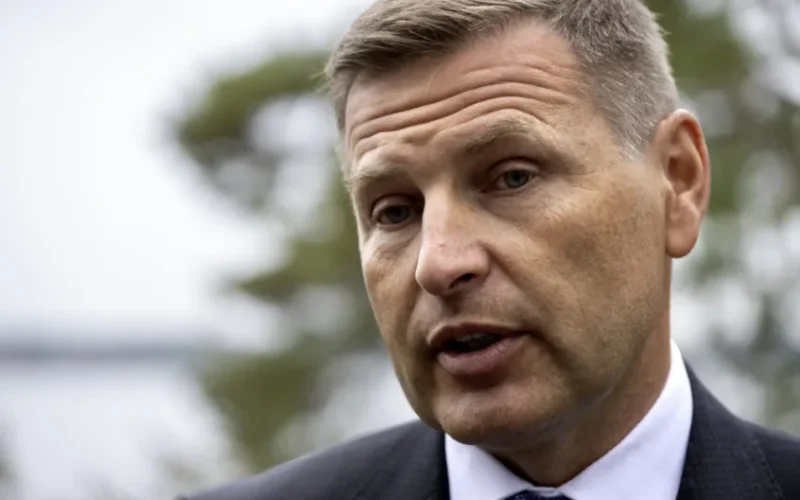 Estonian Defense Minister Quits Over Ukraine Shell Deal