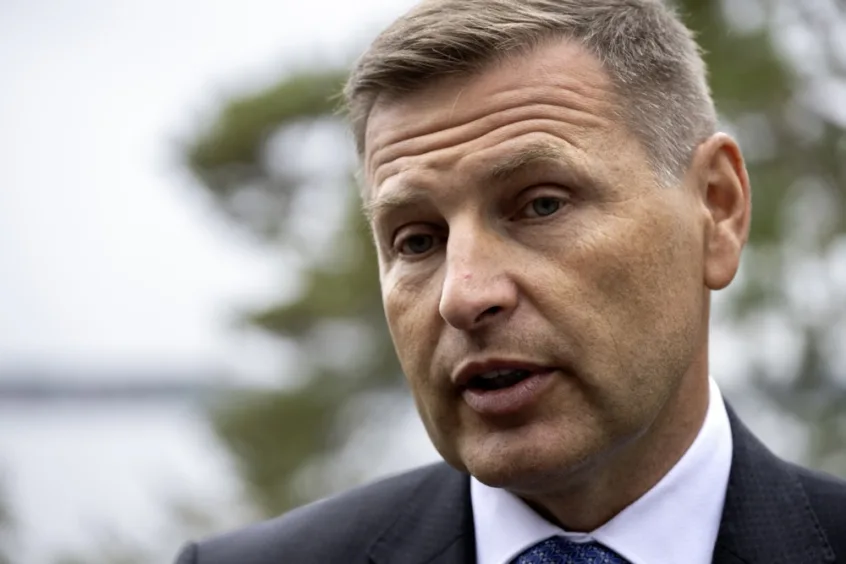 Estonian Defense Minister Quits Over Ukraine Shell Deal