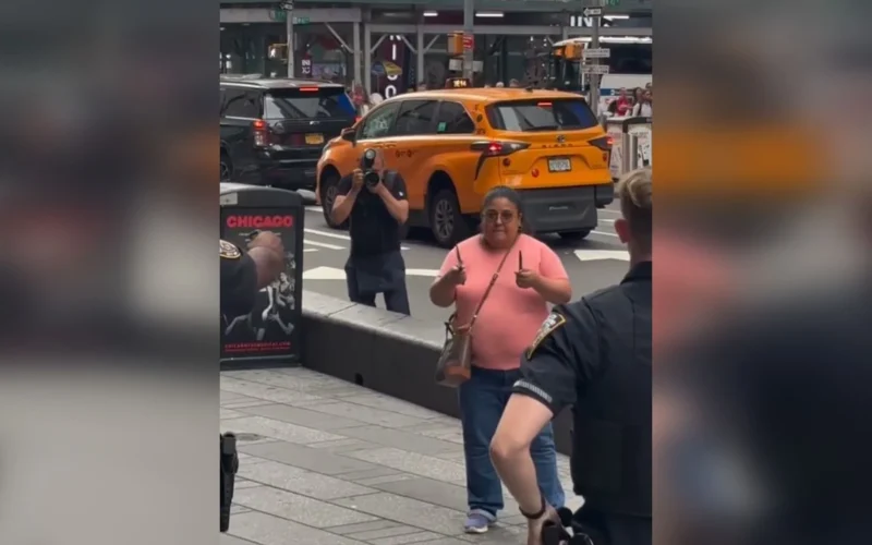 Times Square stabbing attack: Woman knifes two pedestrians