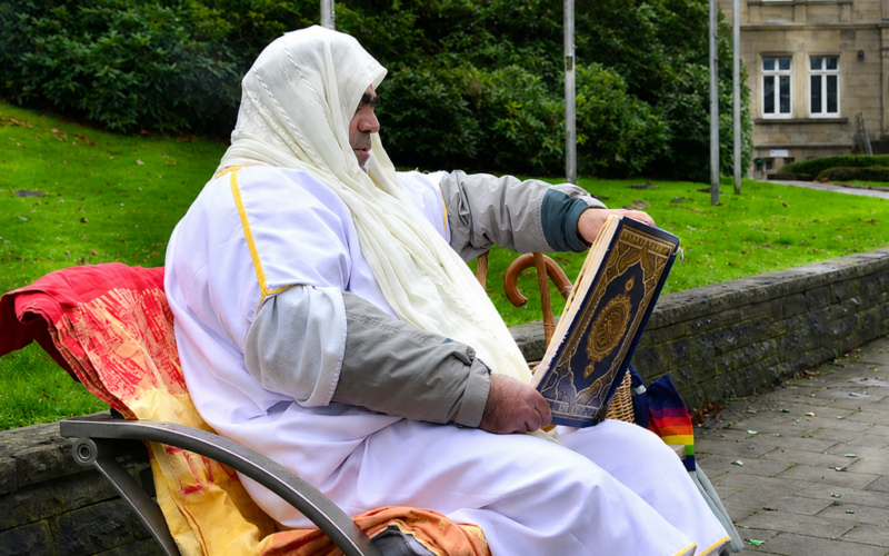 Welfare Office Pays Benefits Unconditionally Out of Fear of Koran Reader