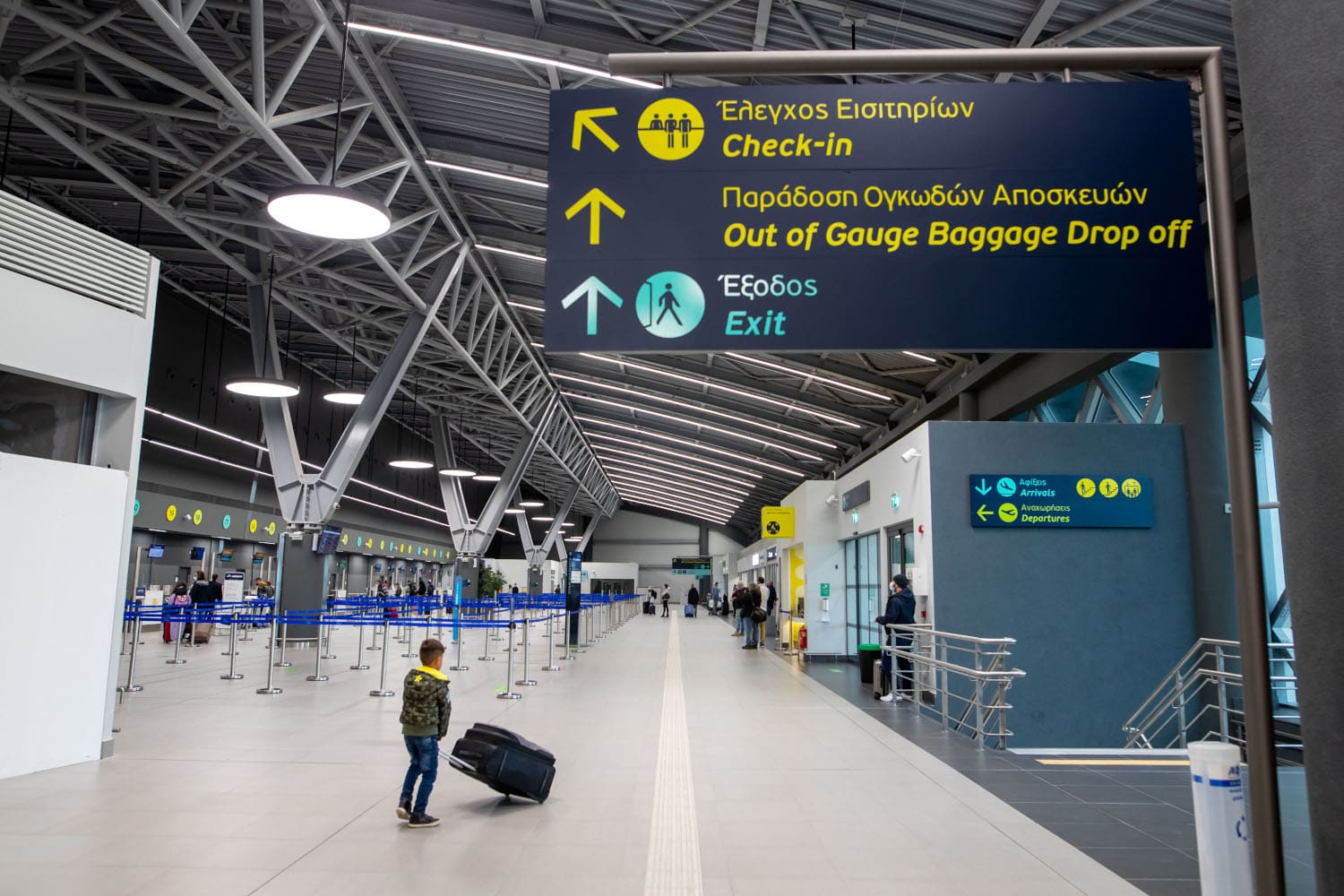 Καταδικάστηκε αστυνομικός για παράνομη διακίνηση μεταναστών, μέσω του αεροδρομίου «Μακεδονία» aerodromio makedonia astynomikos