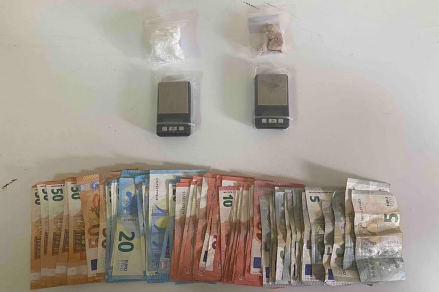 Θεσσαλονίκη: Αστυνομικοί συνέλαβαν 34χρονη με κοκαΐνη και ηρωίνη narkotika thessaloniki 19 4 24