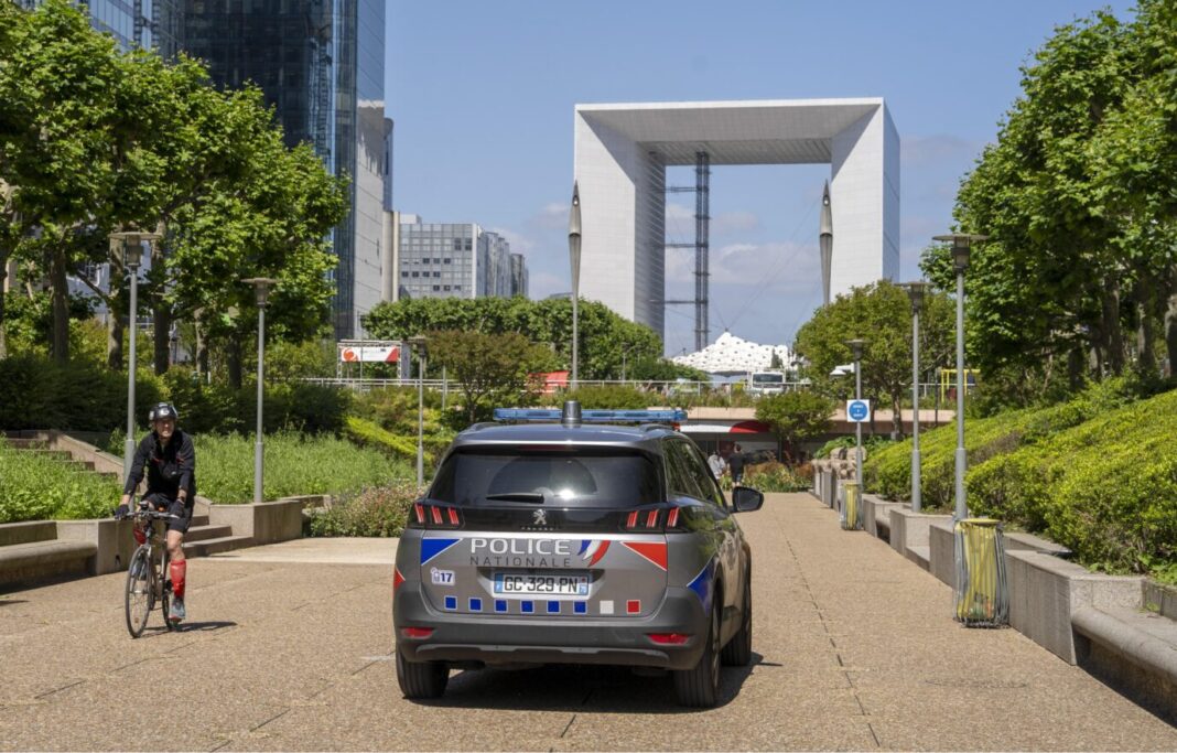 Eine antisemitisch motivierte Gruppenvergewaltigung in Courbevoie erschüttert Frankreich.