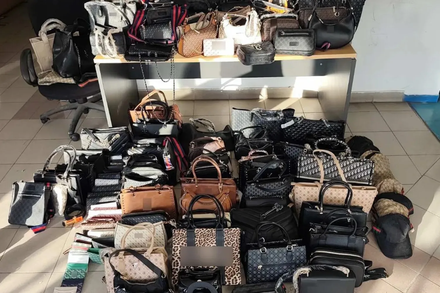 Two Foreigners Arrested in Marousi for Selling Counterfeit Goods