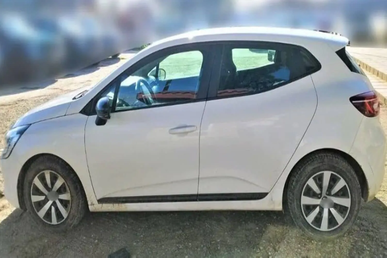 Foreign Smuggler Arrested in Evros with Seven Migrants Cramped in Car