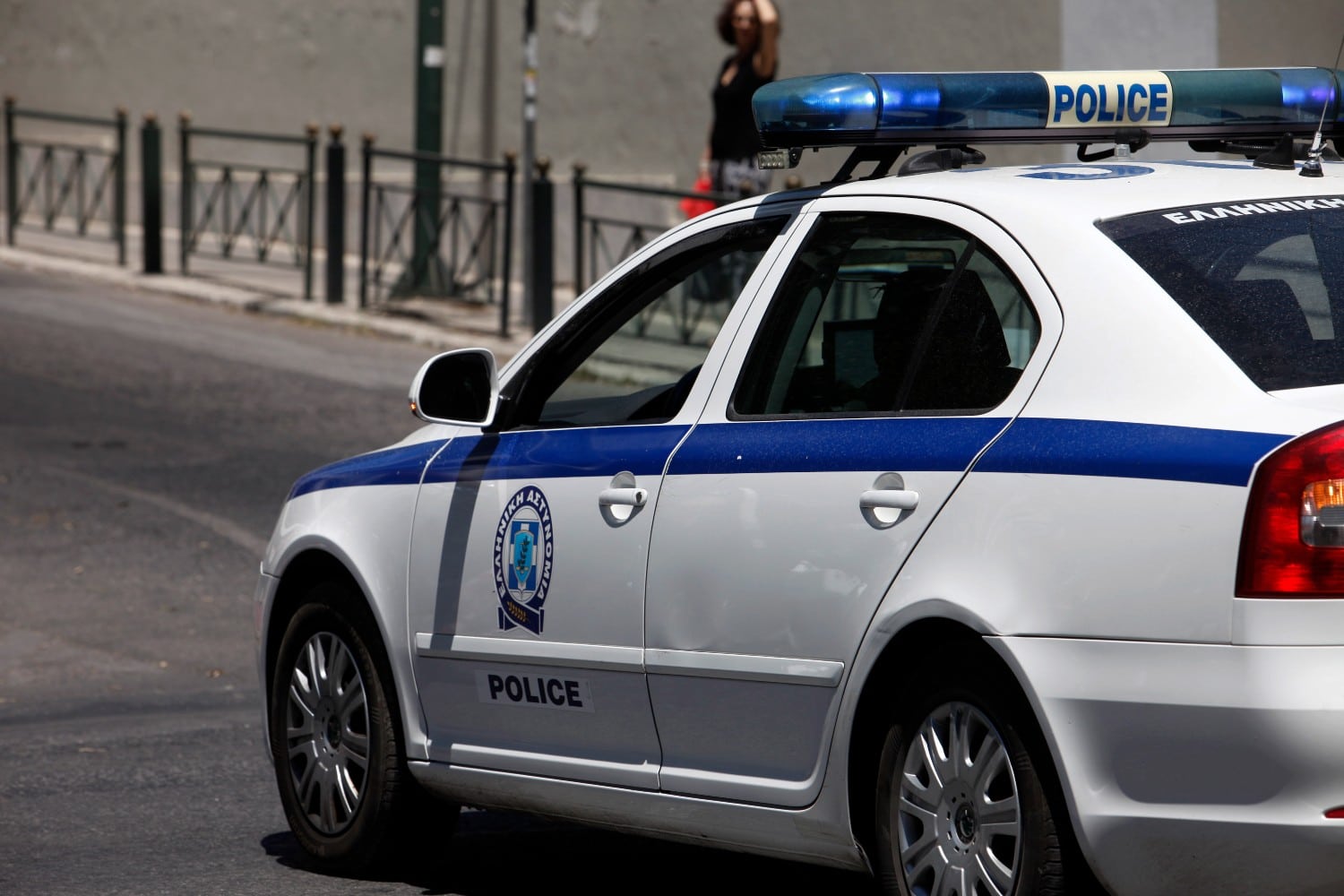 Handcuffed Foreigner with Outstanding Arrest Warrant in Thesprotia for Bribery of an Official