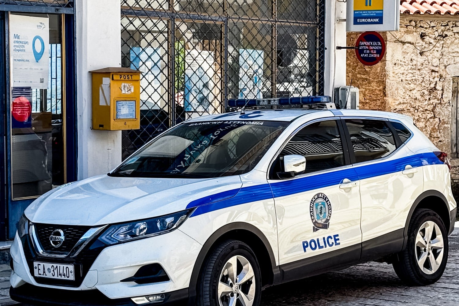 Shock in Heraklion: Elderly Man Stabbed and Robbed on Street