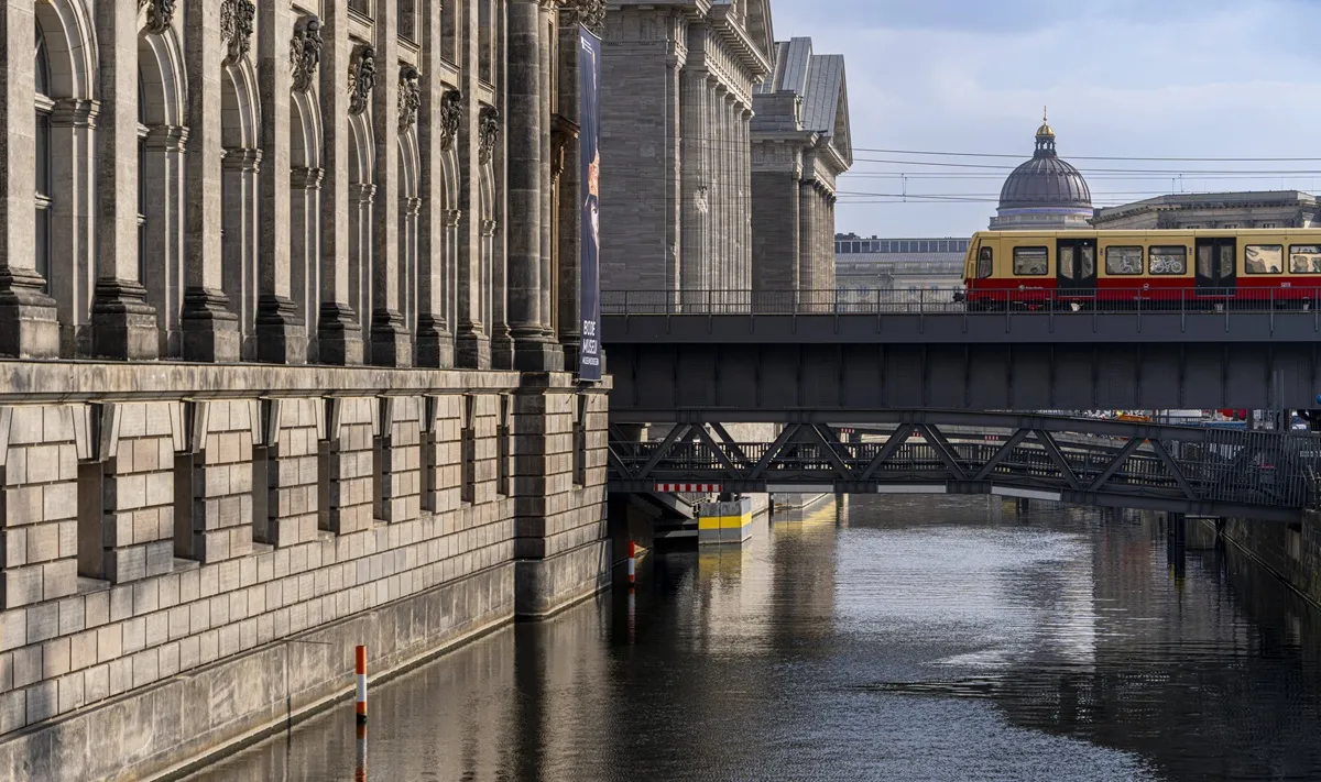Violent Beating on Berlin Suburban Train After Man Defends Two Women