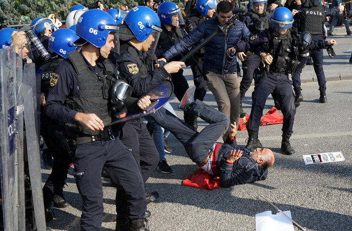 Netherlands: Violent Attacks on Those Protesting Illegal Immigrants (Video)