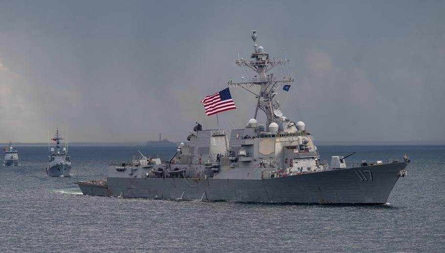 Trump Did It: US Destroyers Escort Ships Through Strait of Hormuz